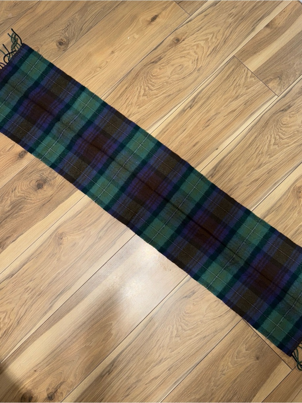Lochcarron Of Scotland Fringed 100% Lambswool Tartan Plaid Scarf Green Purple - Picture 4 of 5